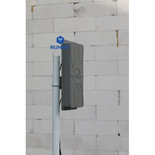 Панельна широкосмугова 4G антена Runbit Spider LTE MIMO 2*16 дБ, 800 - 2700 МГц